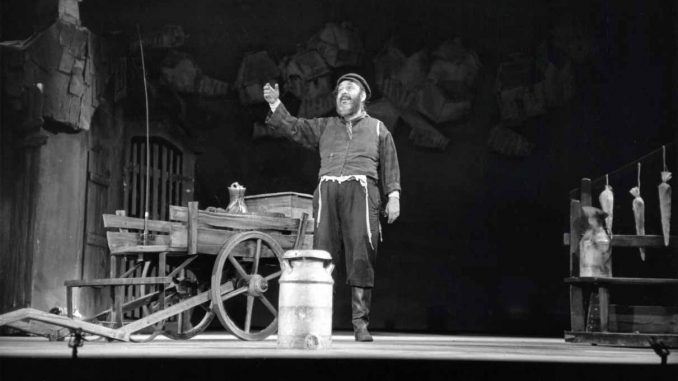 Zero-Mostel-in-Fiddler-On-The-Roof-Broadway-1964-Photo-Credit-Friedman-Abeles-The-New-York-Public-Library-for-the-Performing-Arts-Courtesy-of-Roadside-Attractions-and-Samuel-Goldwyn-Films_